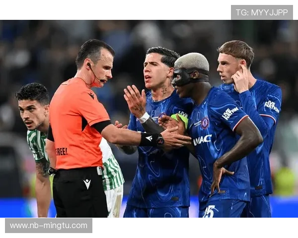 切尔西年轻阵容表现起伏,稳定性问题对赛季走势形成制约 切尔西年轻阵容表现起伏,稳定性问题对赛季走势形成制约